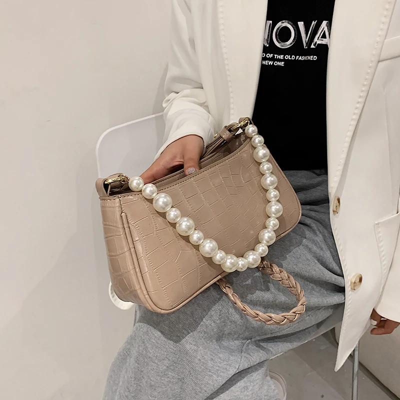 Летняя женская сумка через плечо с узором под камень и бусинами модные сумки