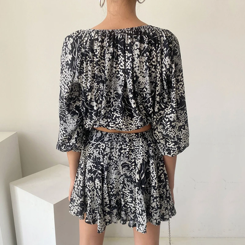 

Korean chic retro one-line collar strapless floral lantern sleeve shirt + high waist skirt short skirt two-piece female
