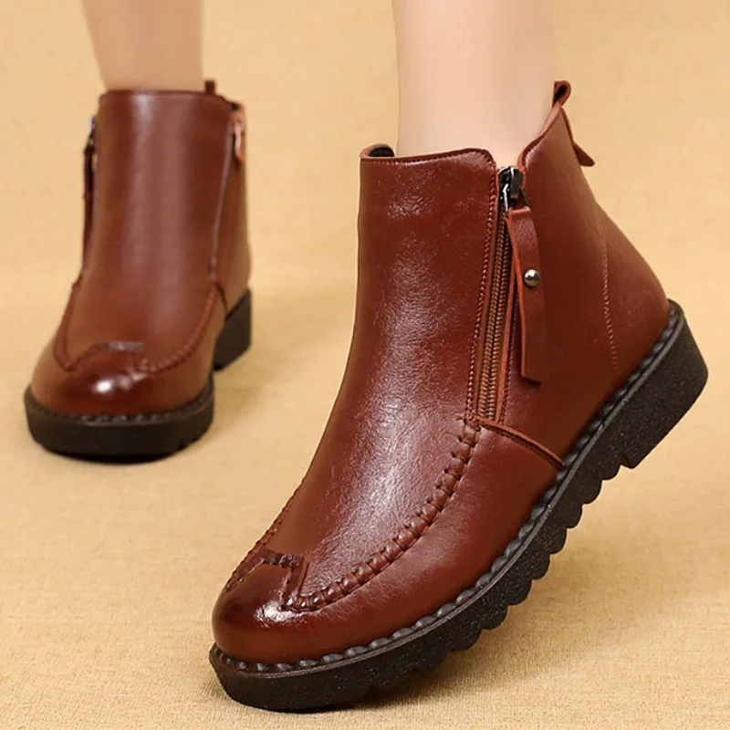 Недорогие женские кожаные ботинки короткие для женщин на танкетке молнии