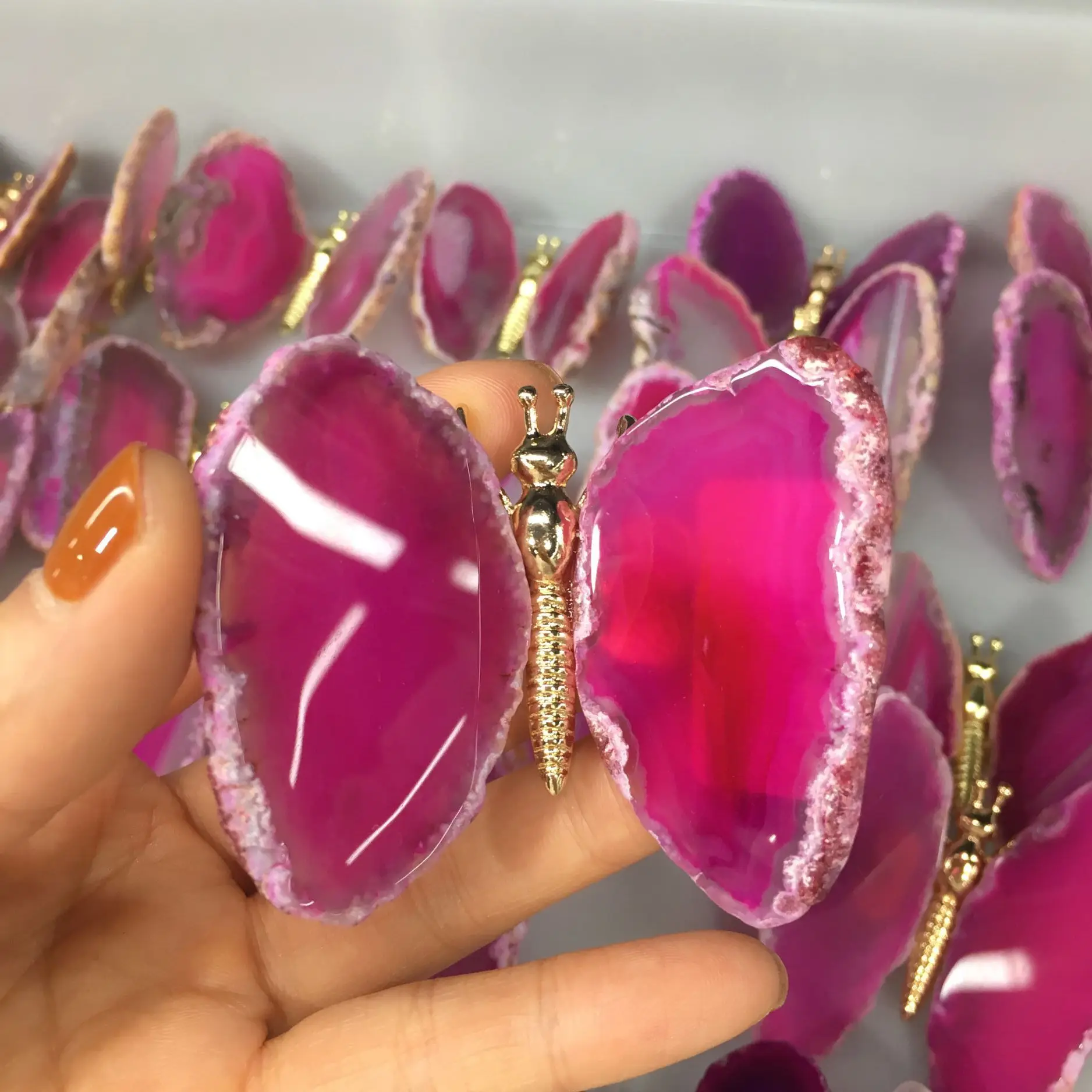 

1 шт. натуральный розовый Агат, кусочки, бабочки, камни, кварц, домашний декор, подарок