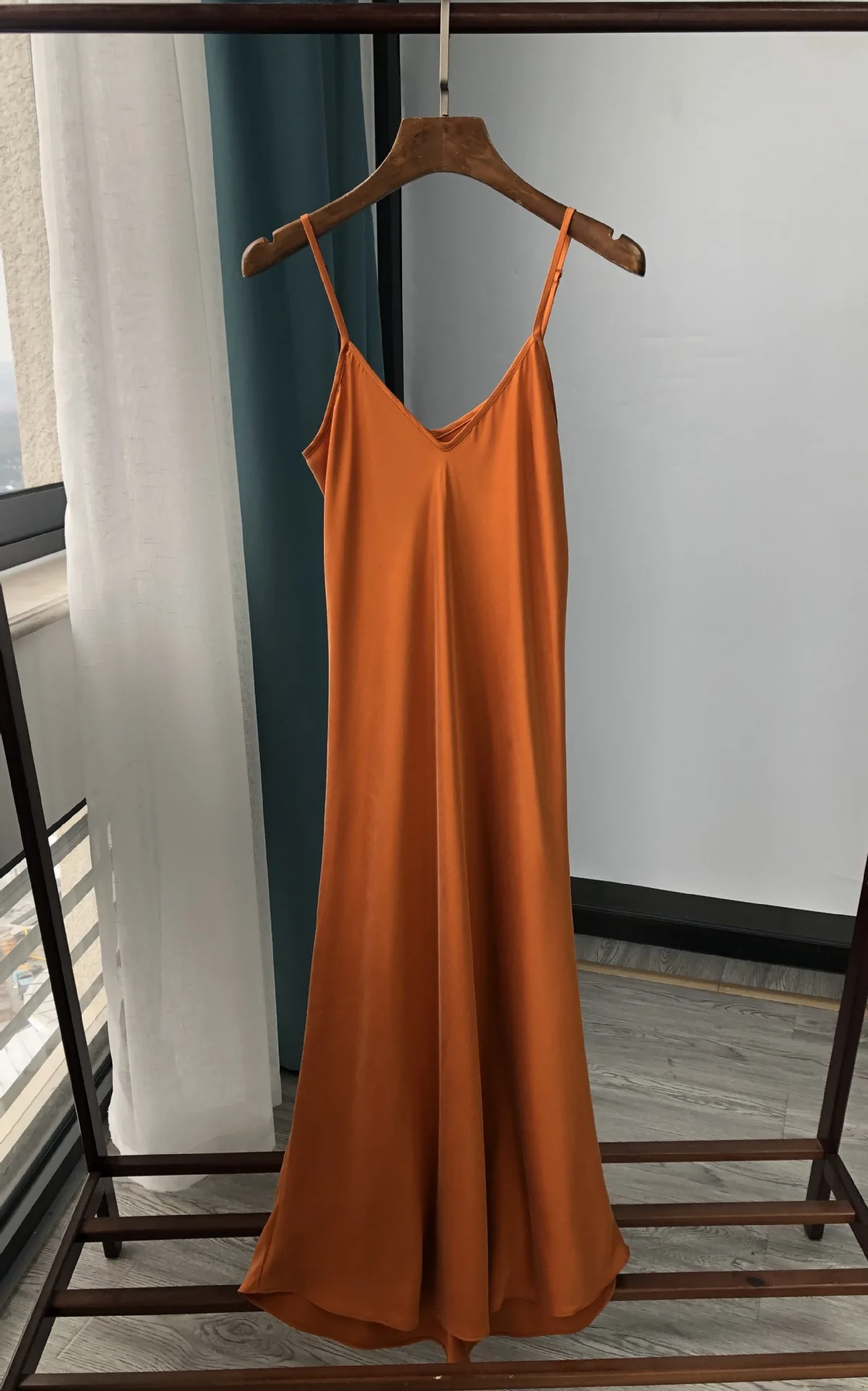 

Dress 23mm Women Heavy Silk Suspender Dress Soft WaxyThick Sand Washed Silk Feminine Style French Solid Midi Dress