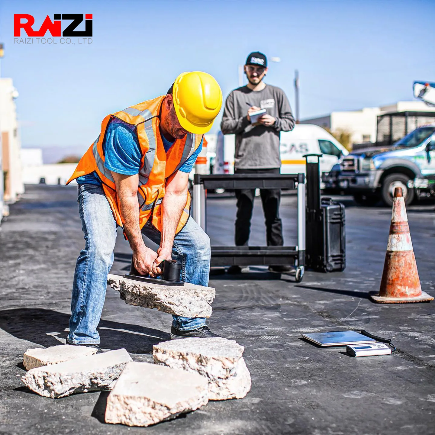 

Raizi Grabo H Portable Electric Vacuum Suction Cup Lifter for Wood Drywall Granite Glass Tile Heavy Lifting Tool