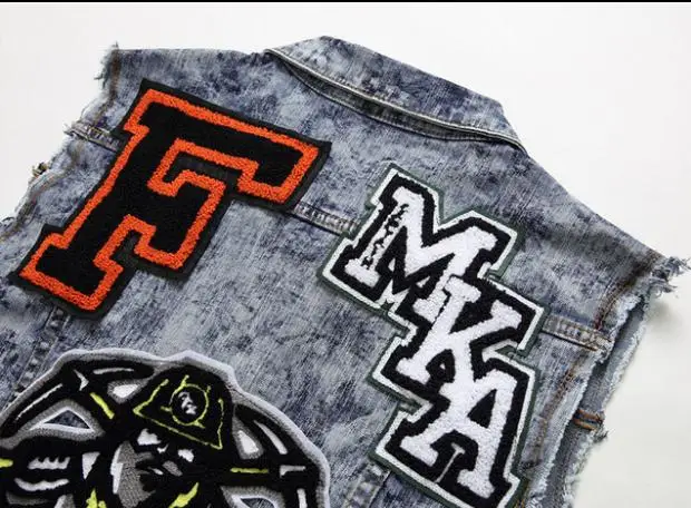 Мужской джинсовый жилет с вышитыми буквами повседневный однобортный без рукавов