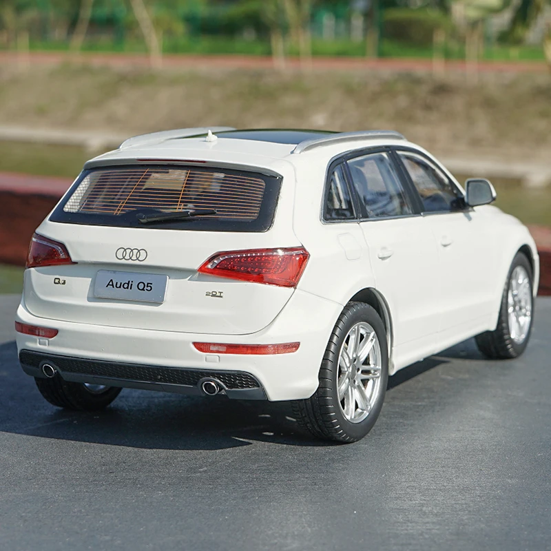 1:18 AUDI Q5 SUV литой автомобиль из сплава игрушки для детей рождественские подарки
