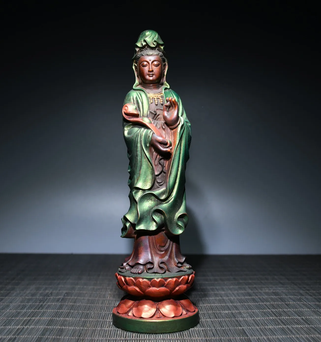 

Китайская народная коллекция Seikos, 8 дюймов, маленький лист бокса, окрашенный Ruyi Avalokitesvara, Будда, лотос, платформа, стоячий орнамент Будды