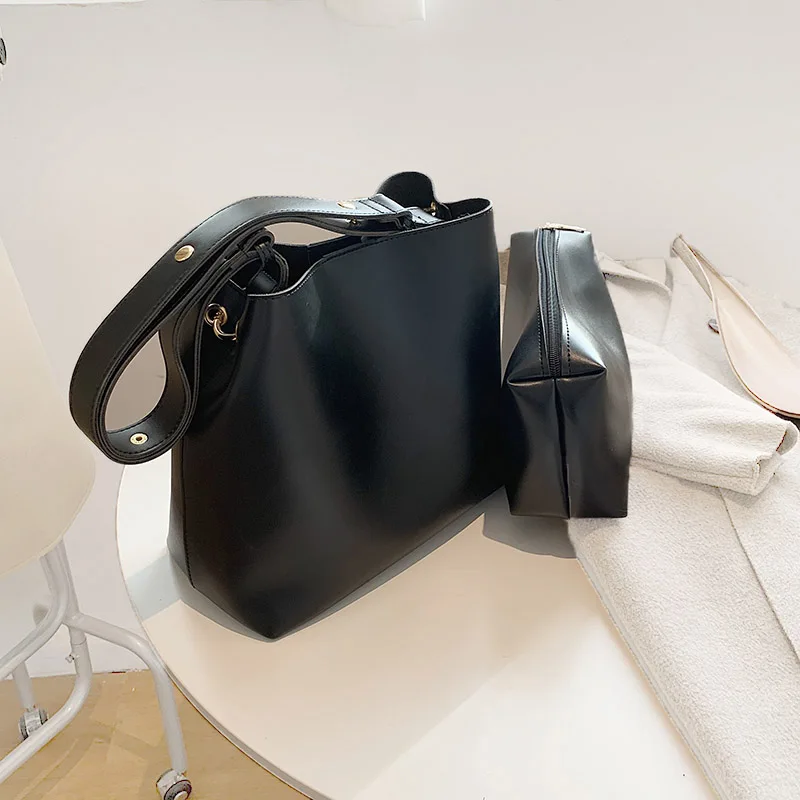 

Casual Designer Pu Leather Female Shoulder Bag Fashion Large Capacity Female Tote Bucket Bag Trendy Rivets Ladies Crossbody Bag