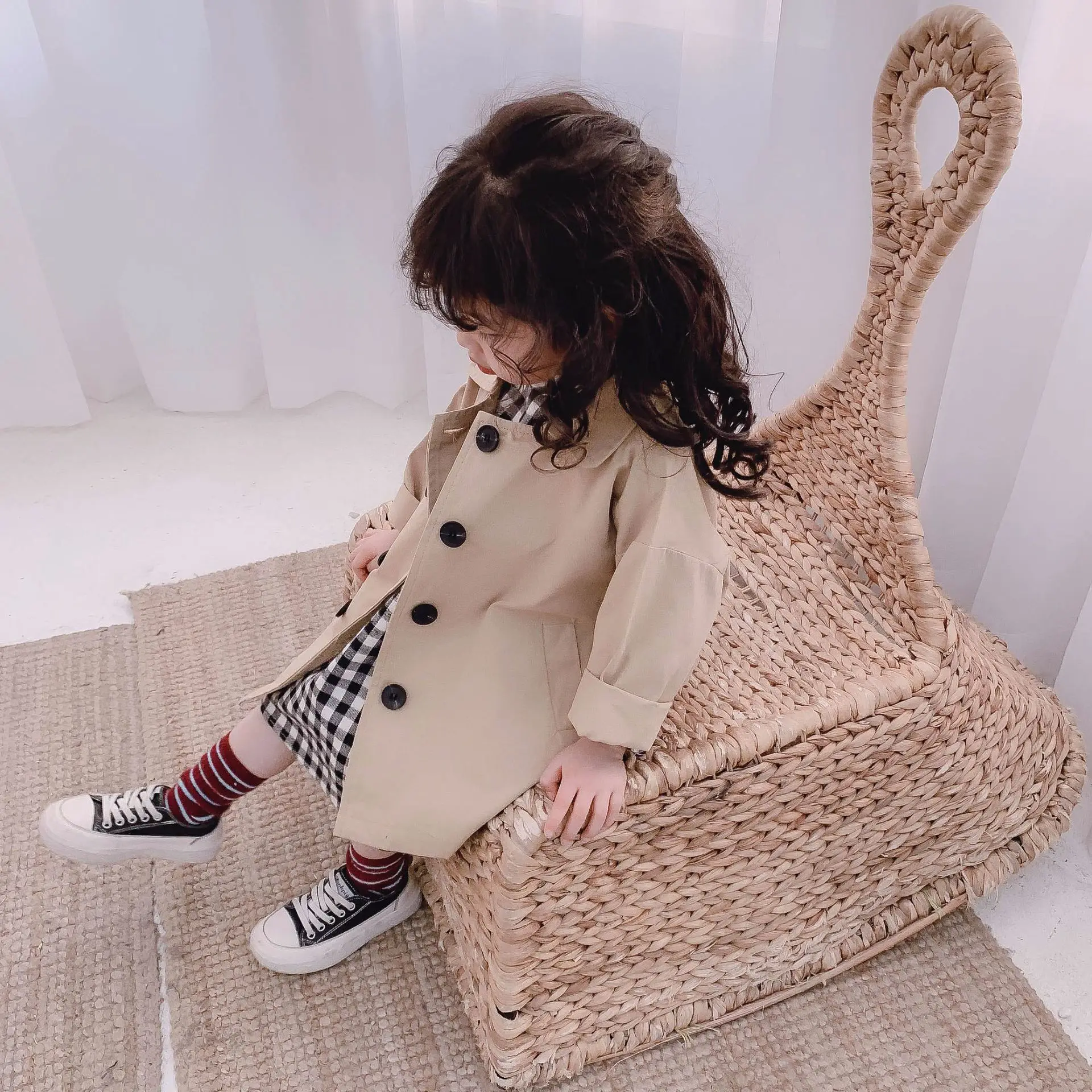 Модный хлопковый тренчкот цвета хаки/красного для маленьких девочек