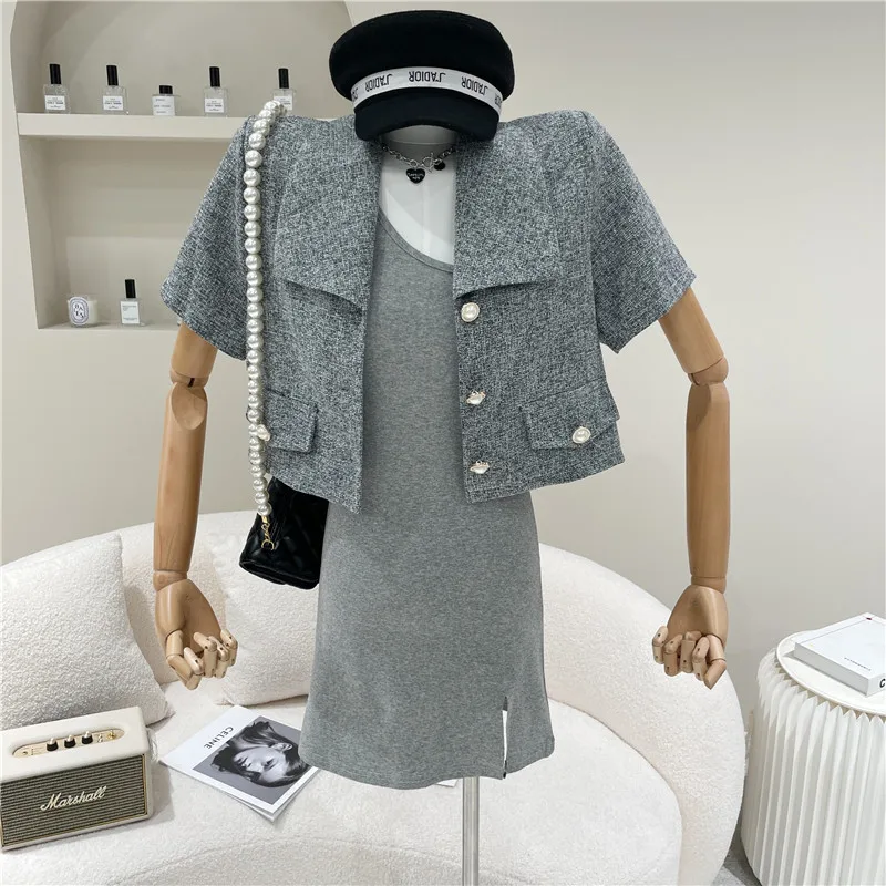 

Women's Spring Summer 2021 Fashion Vintage suit collar special pearl buckle loose thin Casual Short suit jacket