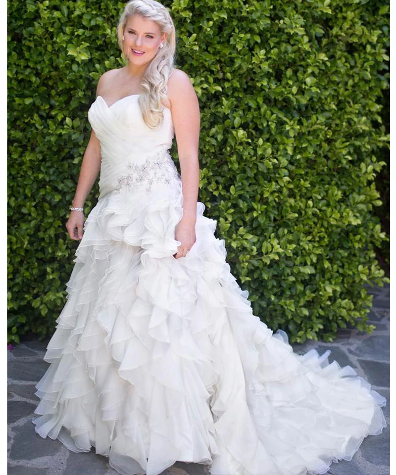 

2018 Vintage Plus Size Vestido de noiva Longo Strapless Ruffles Organza Bridal Gown with Lace up mother of the bride dresses