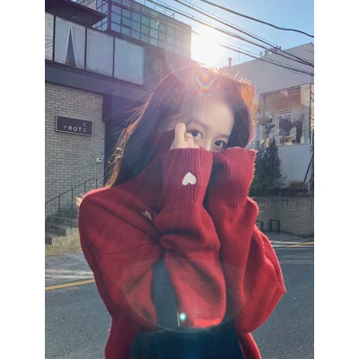 Свитер женский трикотажный с высоким воротом красный | Женская одежда