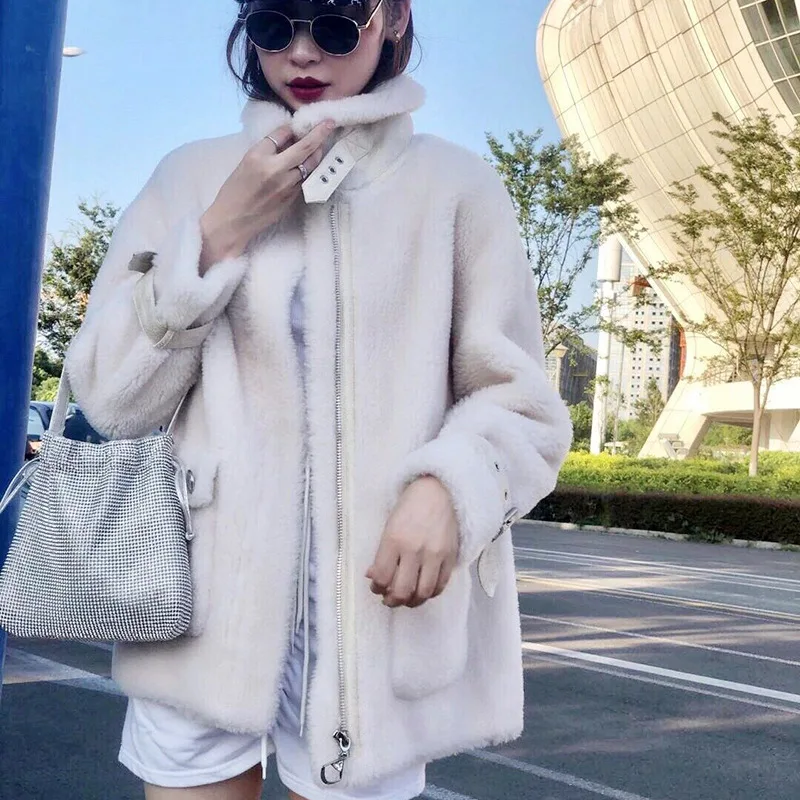 

2021 new women's fur coat, women's fur short sheep shearing coat, lamb hair loose young winter warm jacket