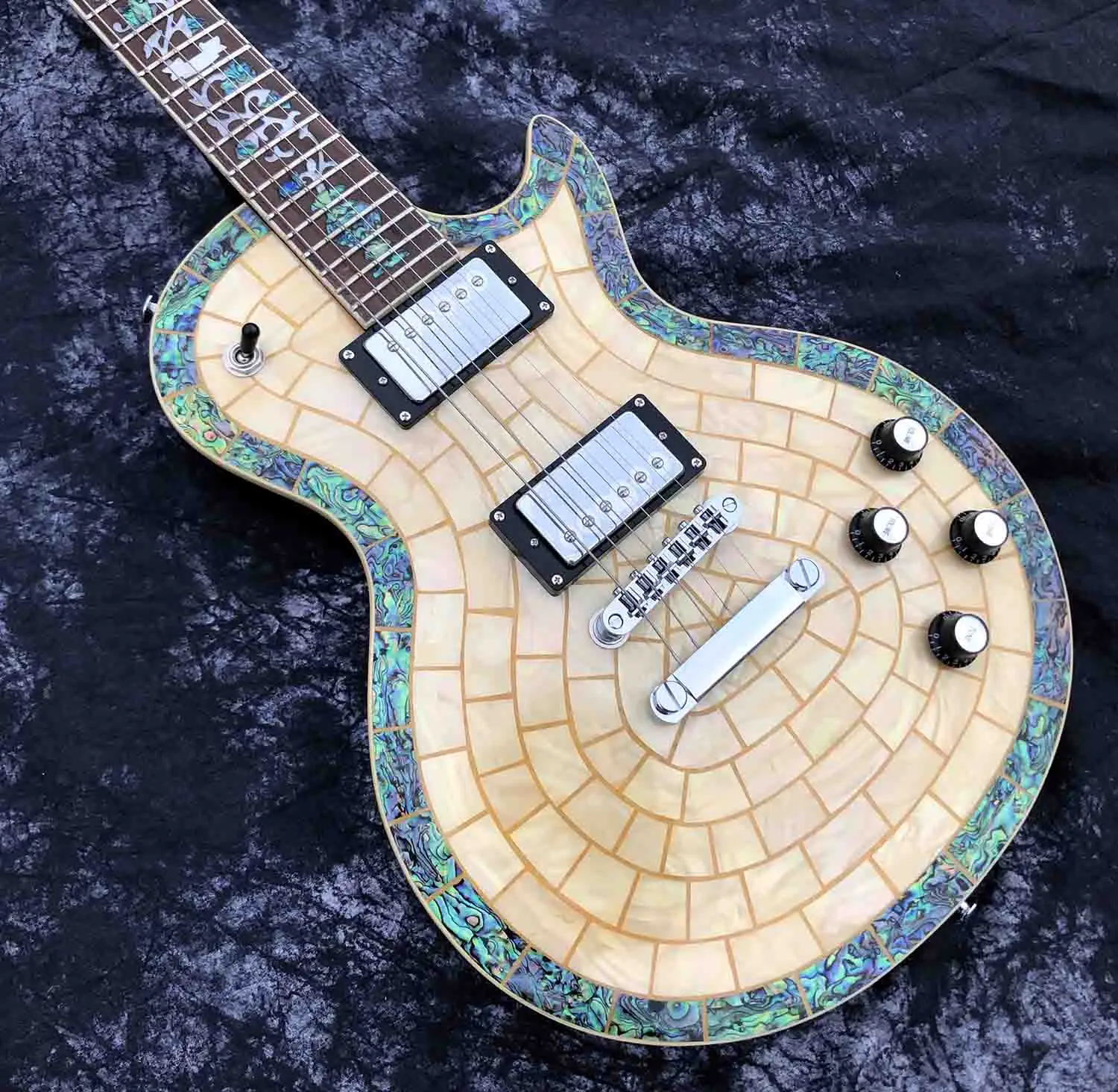Жемчуга гитара. Вижье экскалибур гитара. gibson les paul standard цвета морской волны. инкрустированная гитара. инкрустированные электрогитары.