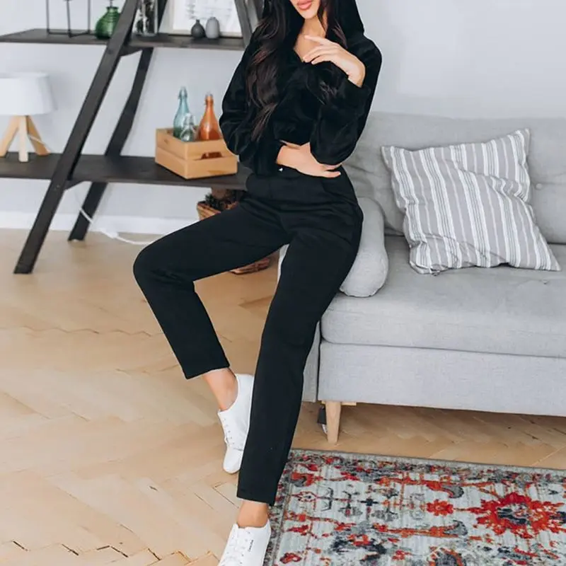 Костюм спортивный женский бархатный с V-образным вырезом и длинным рукавом |