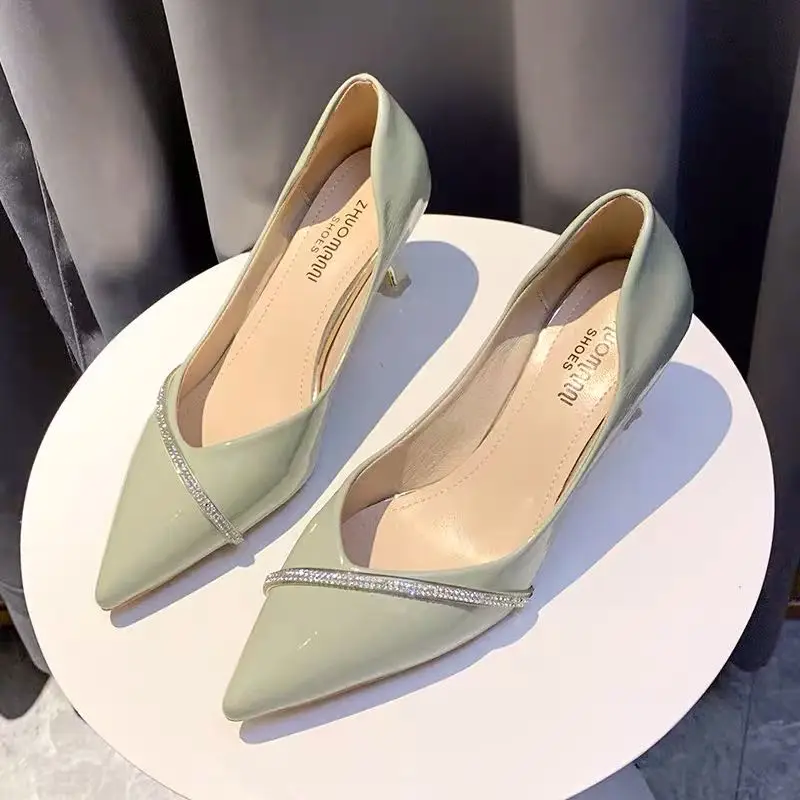 Женская обувь новинка 2020 Весенняя мода стразы с острым носком сетчатые красные