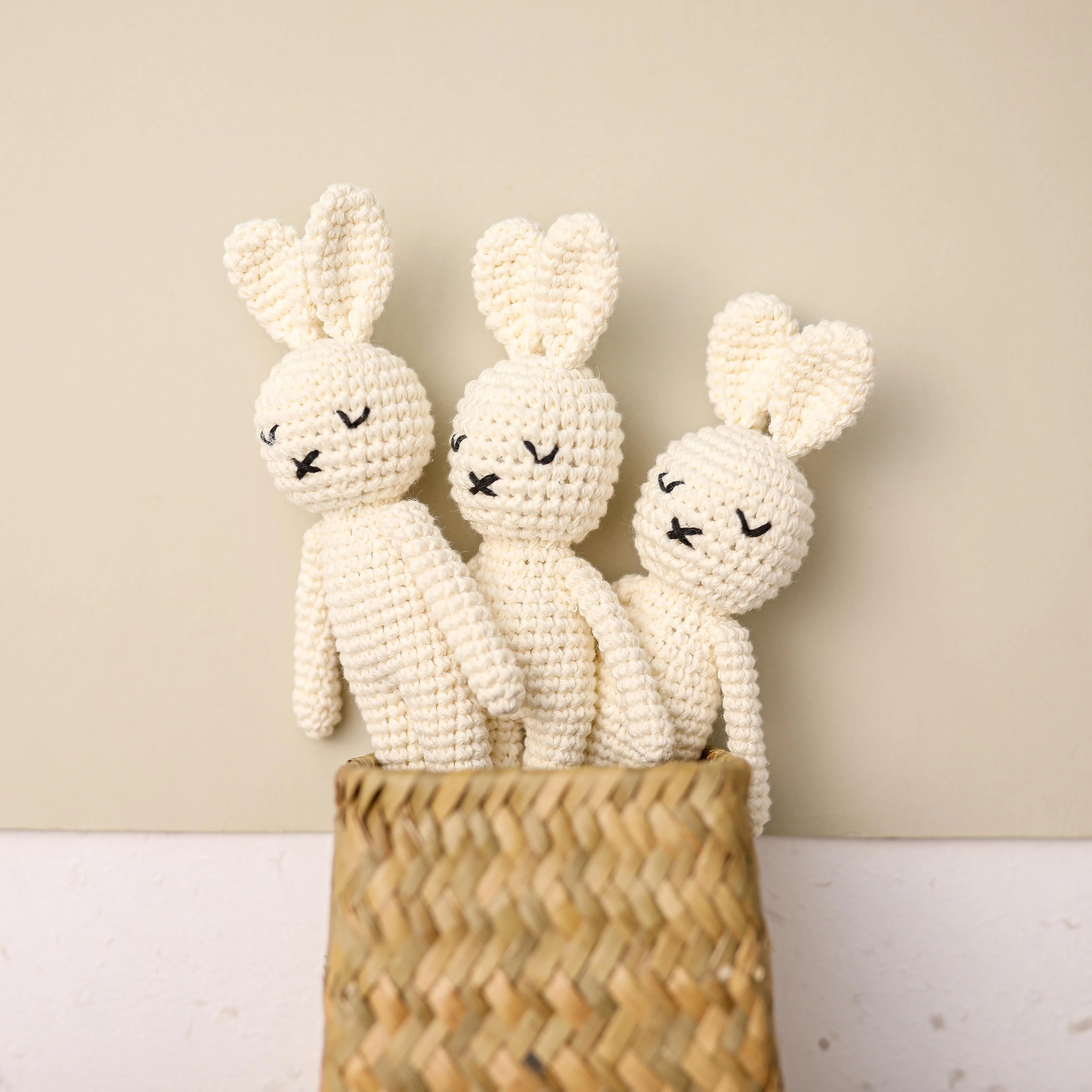 

Handmade Rabbit Crochet Wool Doll INS Style Animal Stuffed Plush Toy Baby Soothing Baby Sleeping Doll Newborn Photography Props