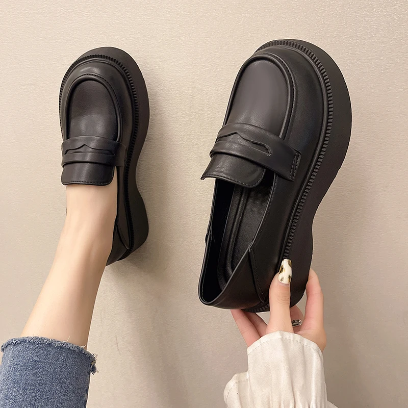 

Женские туфли на платформе, универсальные оксфорды с круглым носком, с закрытым носком, повседневные женские кроссовки, клоги, кожаные, в ст...