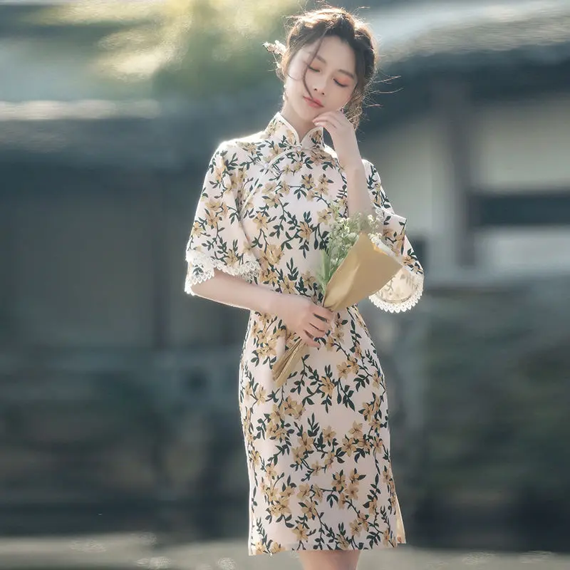 Традиционное китайское женское платье Ципао элегантное кружевное с коротким
