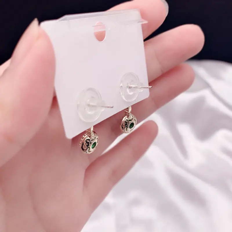 Дизайнерские оригинальные новые темпераментные серьги с изумрудно-зелеными