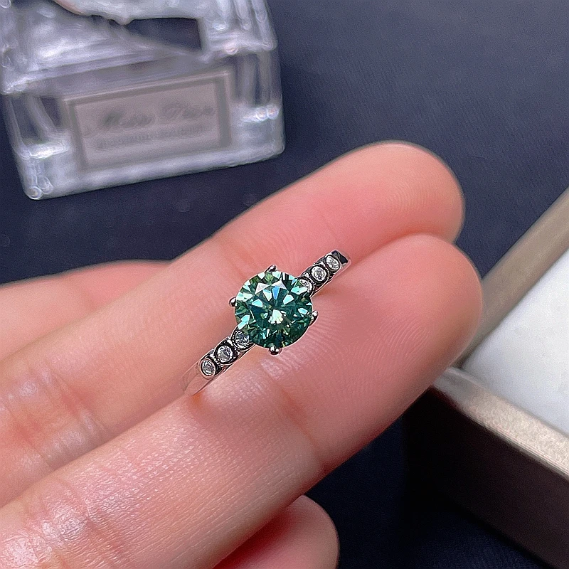 

Green moissanite Personality design New ring, 925 Sterling silver, beautiful color, sparkling, 1 carat Diamond D VVS1