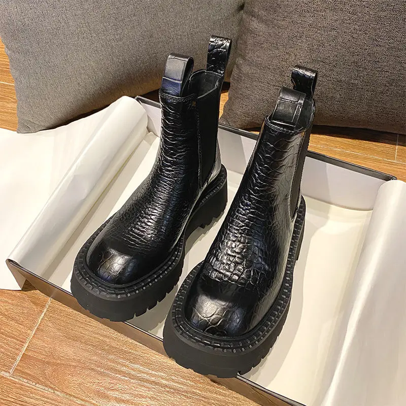 

2021 NEW Real Soft Leather Spring and Autumn Slim Boots Female British Style Thick-soled Chelsea Smoke Pipe Short Boots Female