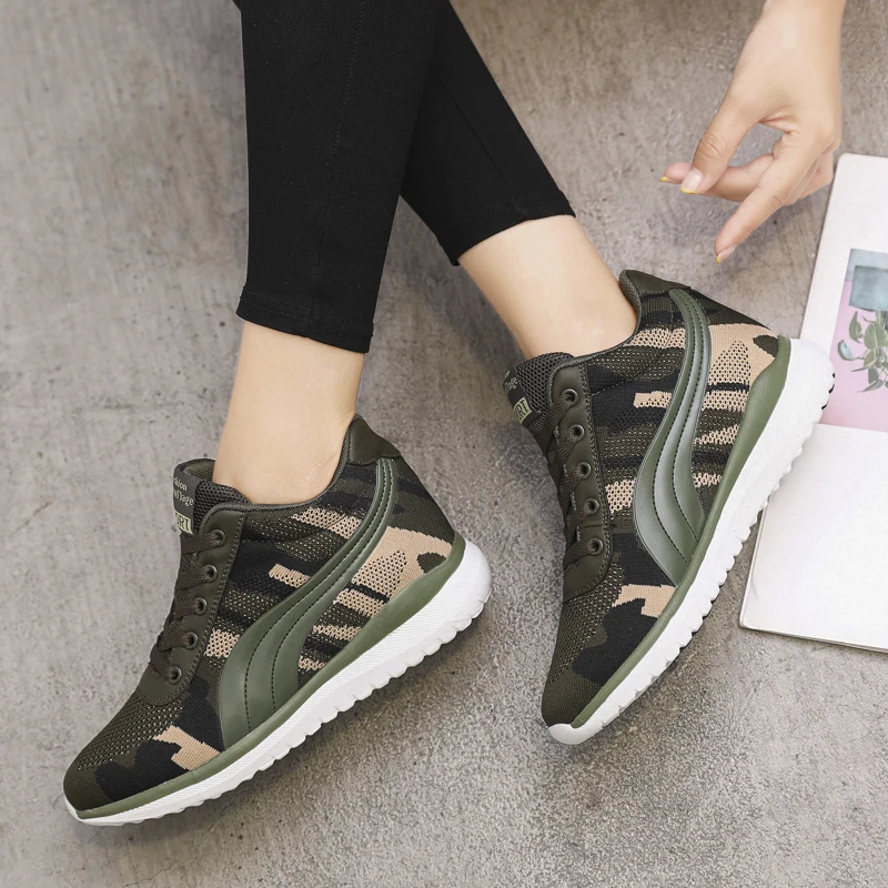 Камуфляжные женские кроссовки увеличивающие рост для бега армейский зеленый