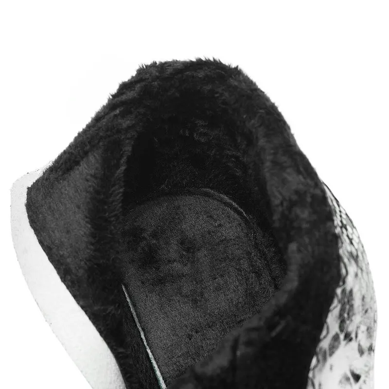 Женские зимние ботильоны со змеиным принтом Пикантные ботинки на высоком