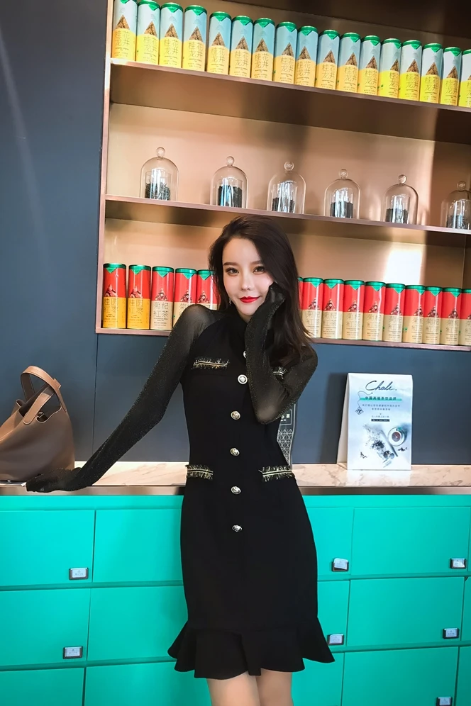 Новинка 2019 Осеннее женское мини-платье с оборками однобортное из кусков