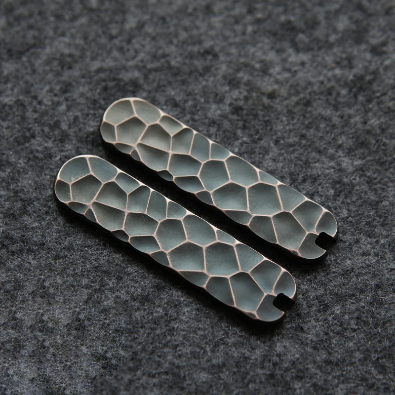 Красные медные ручные весы с пинцетом и зубочисткой вырезанные для швейцарского