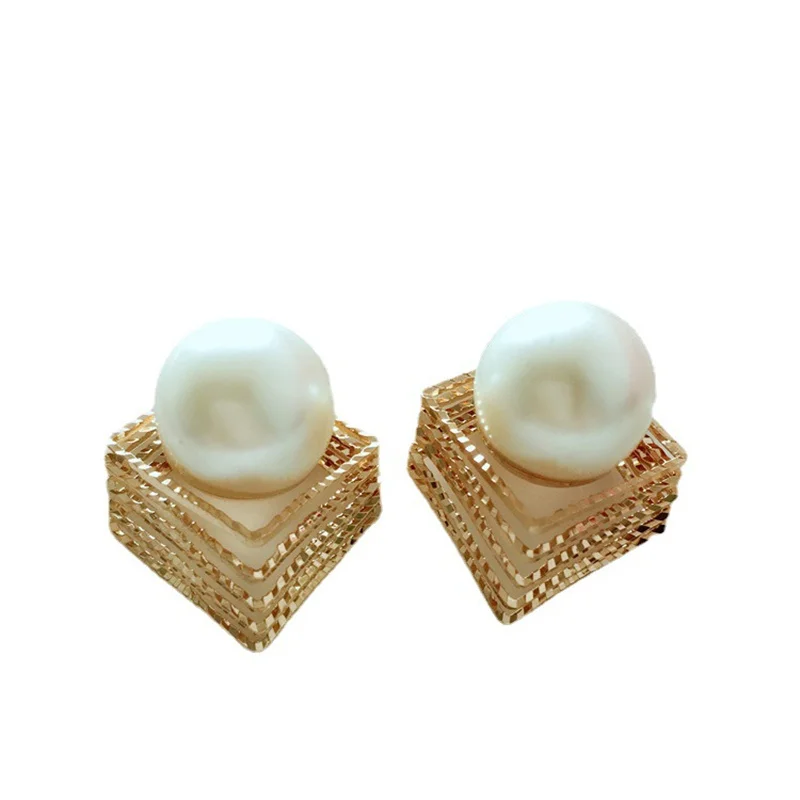 

Golden Stud Earring Korean Geometric Metal Square Earrings For Women Female Retro Pearl Earrings 2020 Trend Fashion Jewelry New