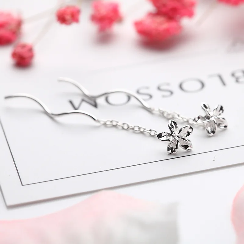 Серебряные серьги подвески с цветком и кисточкой S925 элегантные волнистые для