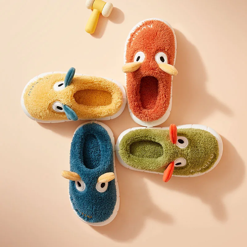 

Мультяшные зимние тапочки для детей, модная Милая домашняя обувь с большими глазами для мальчиков и девочек, плюшевые меховые теплые детски...