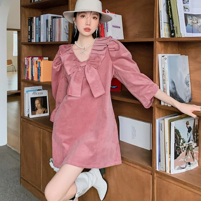 

2021 early autumn new French minority thin bow dress fashion temperament V-Neck long sleeve