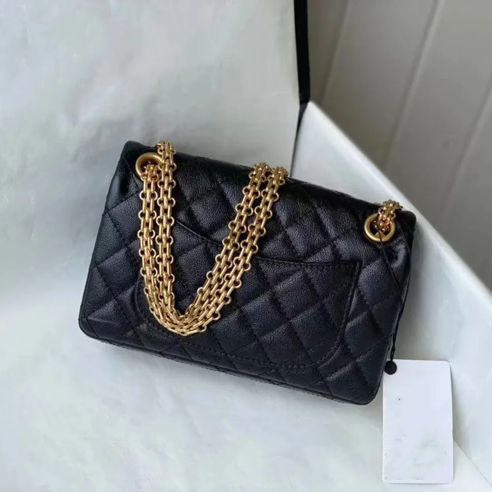

AAAAA The New Unique Curved Base Increases The Capacity Of The Handbag The Chain Can Be Adjusted And The Elegant Shoulder Bag