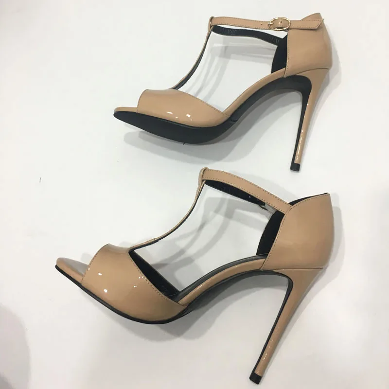 Сандалии-гладиаторы женские на высоком каблуке пикантные босоножки телесного