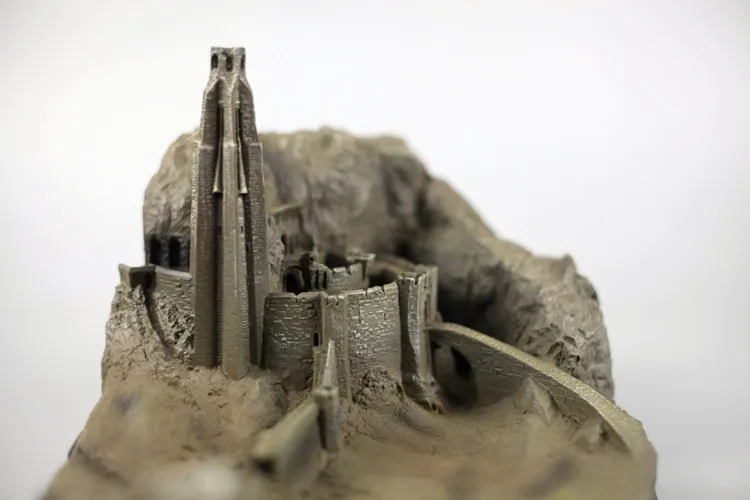 Властелин колец Хоббит вокруг сцены шлема долины статуя Gondor модель