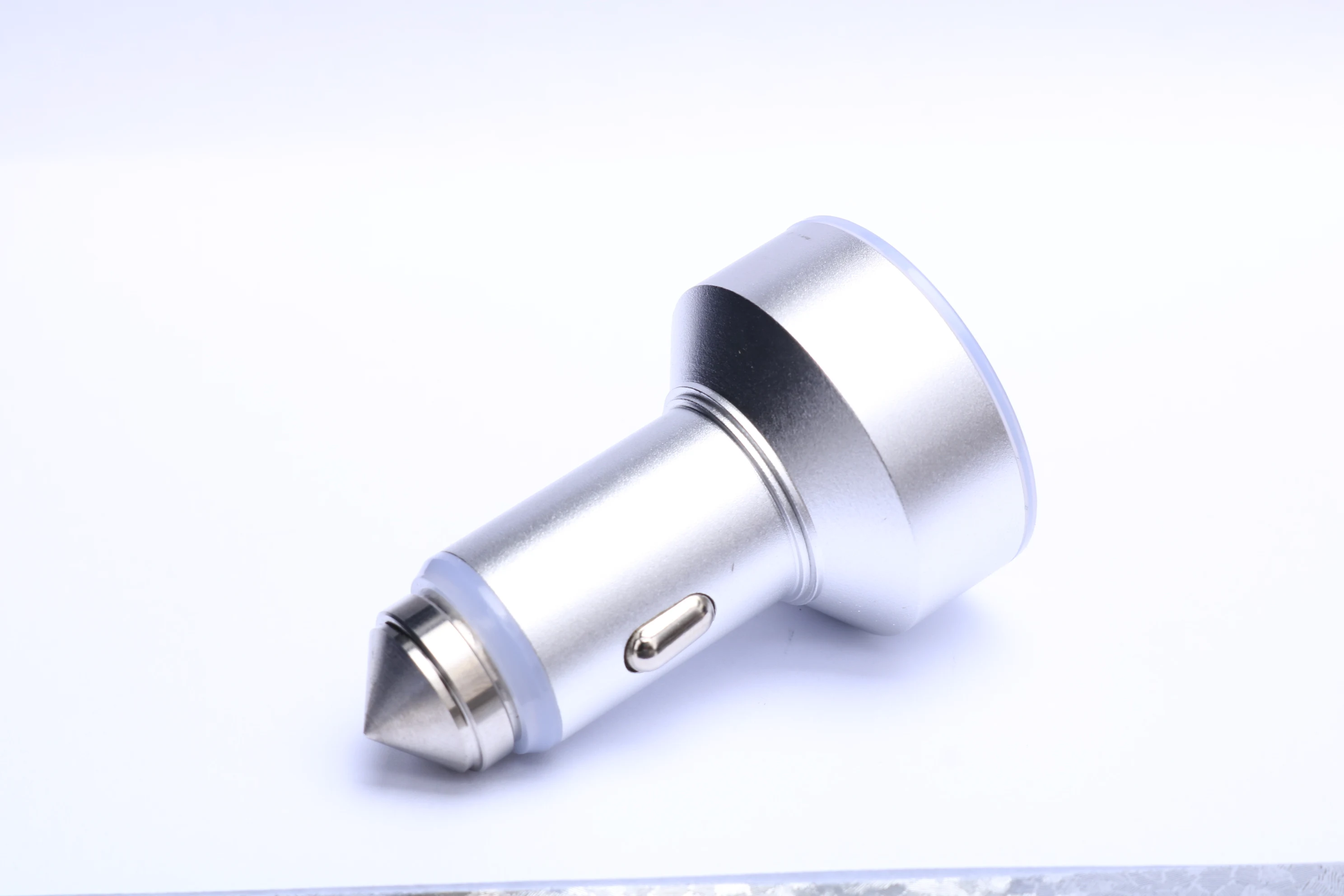 Автомобильное зарядное устройство многофункциональный USB прикуриватель с одним