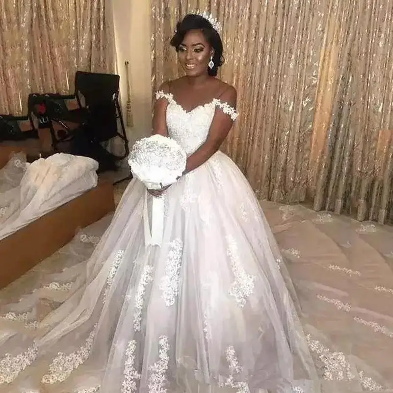

Off Shoulder Lace Plus Size Wedding Dresses 2021 with Appliques Cap Sleeves Court Train Arabic A Line Wedding Bridal Gowns