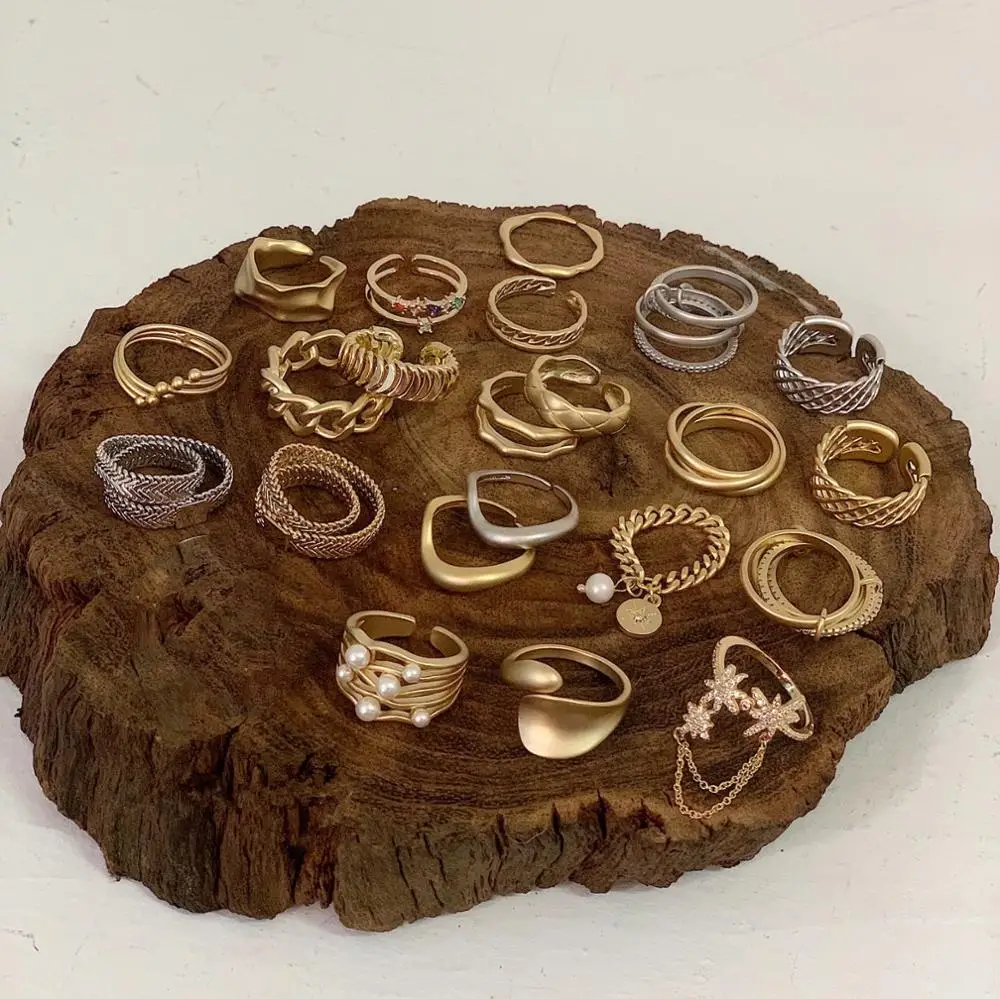 Кольцо женское матовое с искусственным жемчугом нестандартной геометрической