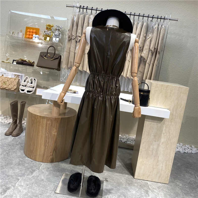 

Niche Design 2021 Retro Sleeveless Textured Leather Dress Elegant Fashion V-neck Over The Waist And Knee Dress