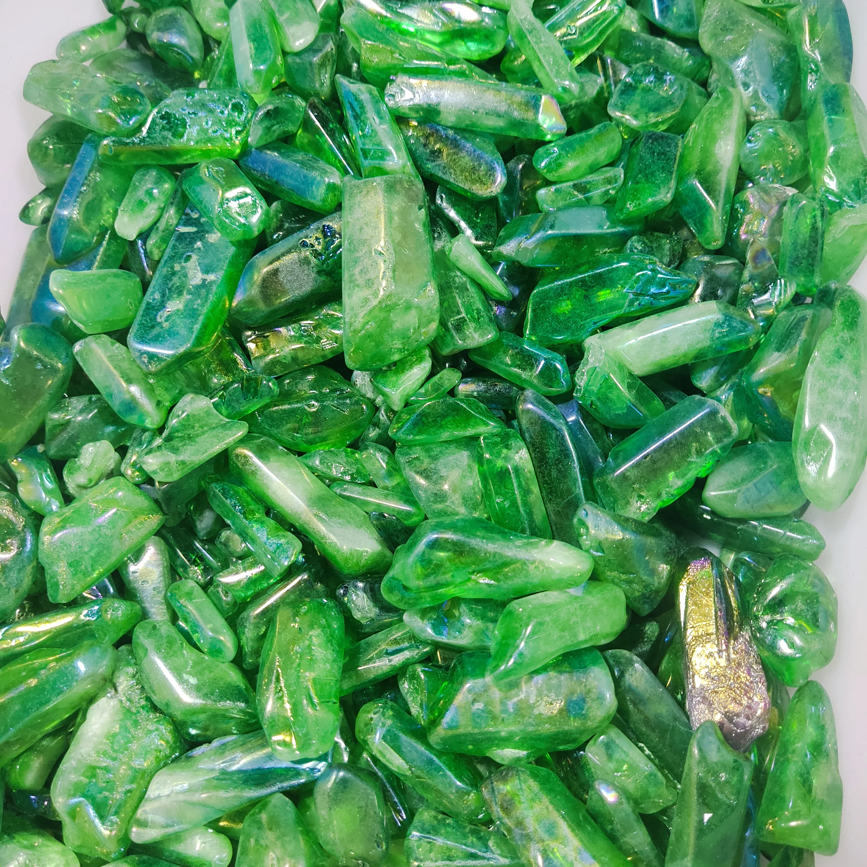 

Оптовая продажа, 50 г Гальванизированный зеленый титановый Кристалл Aura Lemurian, исцеляющий кристалл, камень для декора, натуральные кварцевые к...