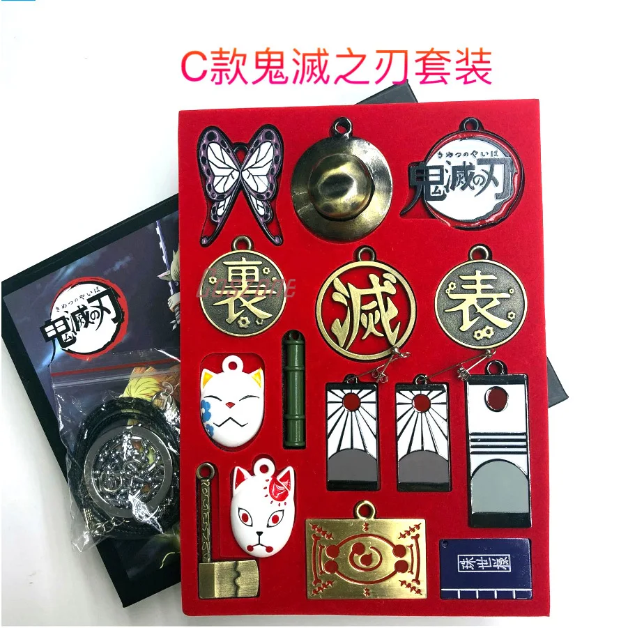 Цепочка-брелок с маской бабочкой и бамбуковыми трубками | Тематическая одежда