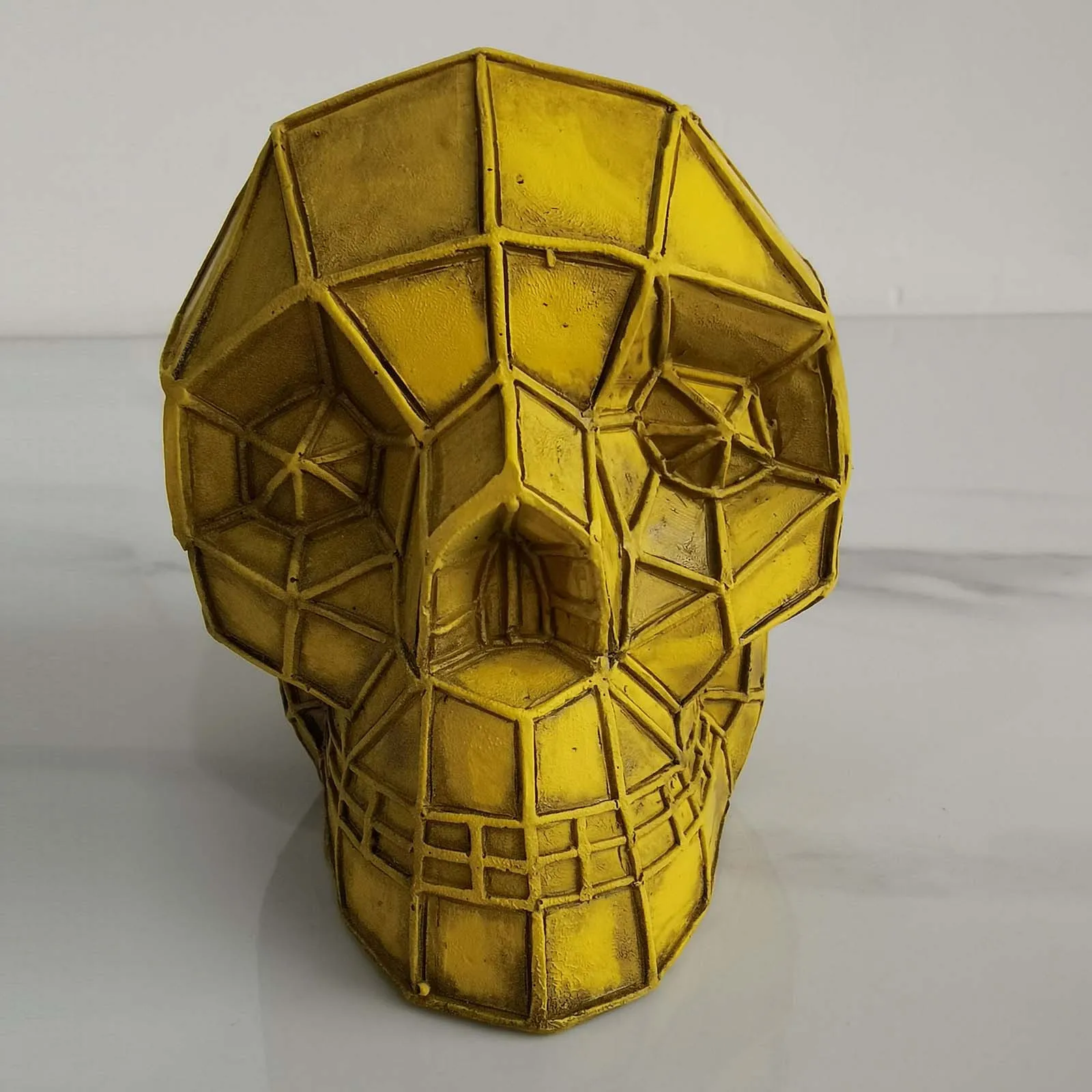 

Красочные украшения в виде черепа, статуя из смолы, поделки, украшения для сада, декор на Хэллоуин, интерьерная статуя для комнаты, подарок