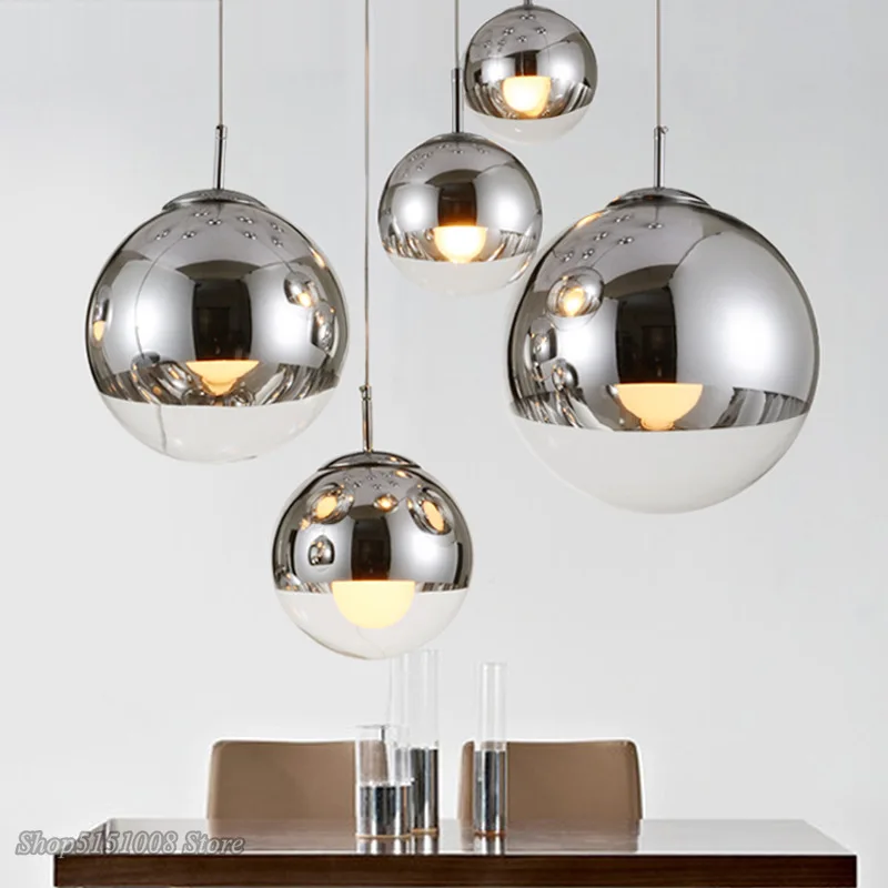 Современный круглый подвесной светильник в виде шара из серебристого и золотого