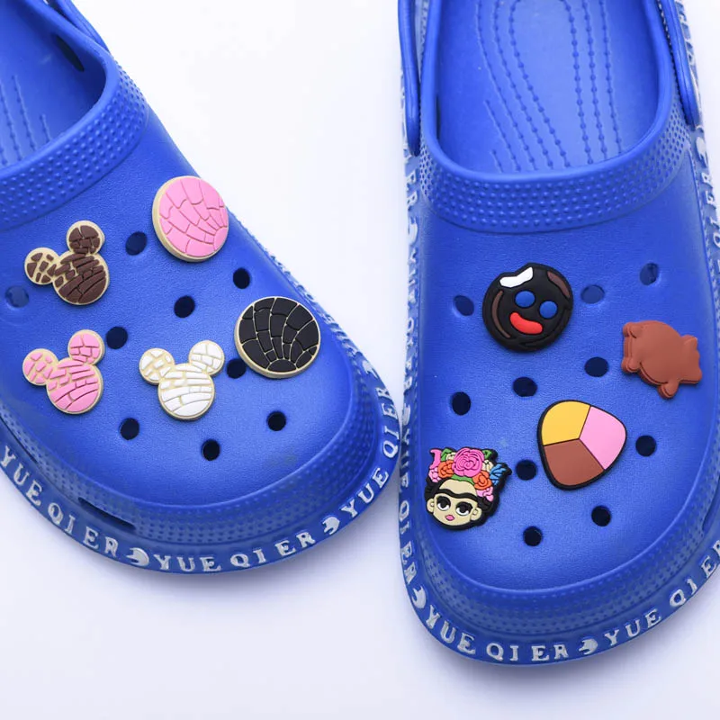 

1pcs PVC Polar Bear Croc Charms Children's Cartoon Shoes Accessories Decorations Clogs Button Charm for Sandals And Bracelets