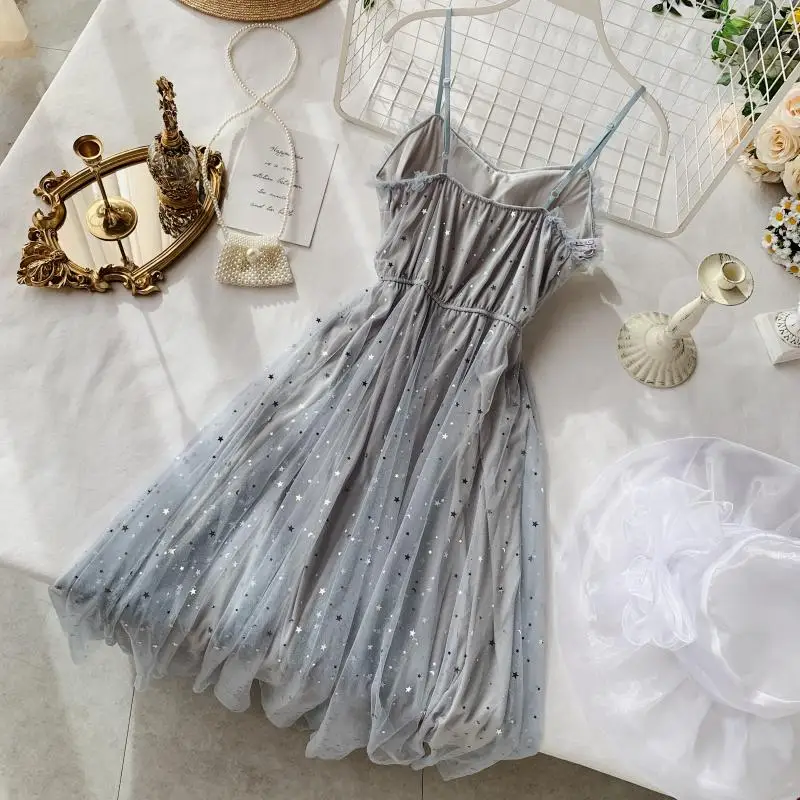 

Vestido de verano de lentejuelas de estrellas, en el pecho con almohadilla, elegante