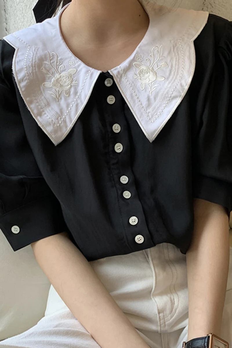 

Korean version of retro embroidery flower doll lapel contrast color stitching loose satin silk puff sleeve shirt women