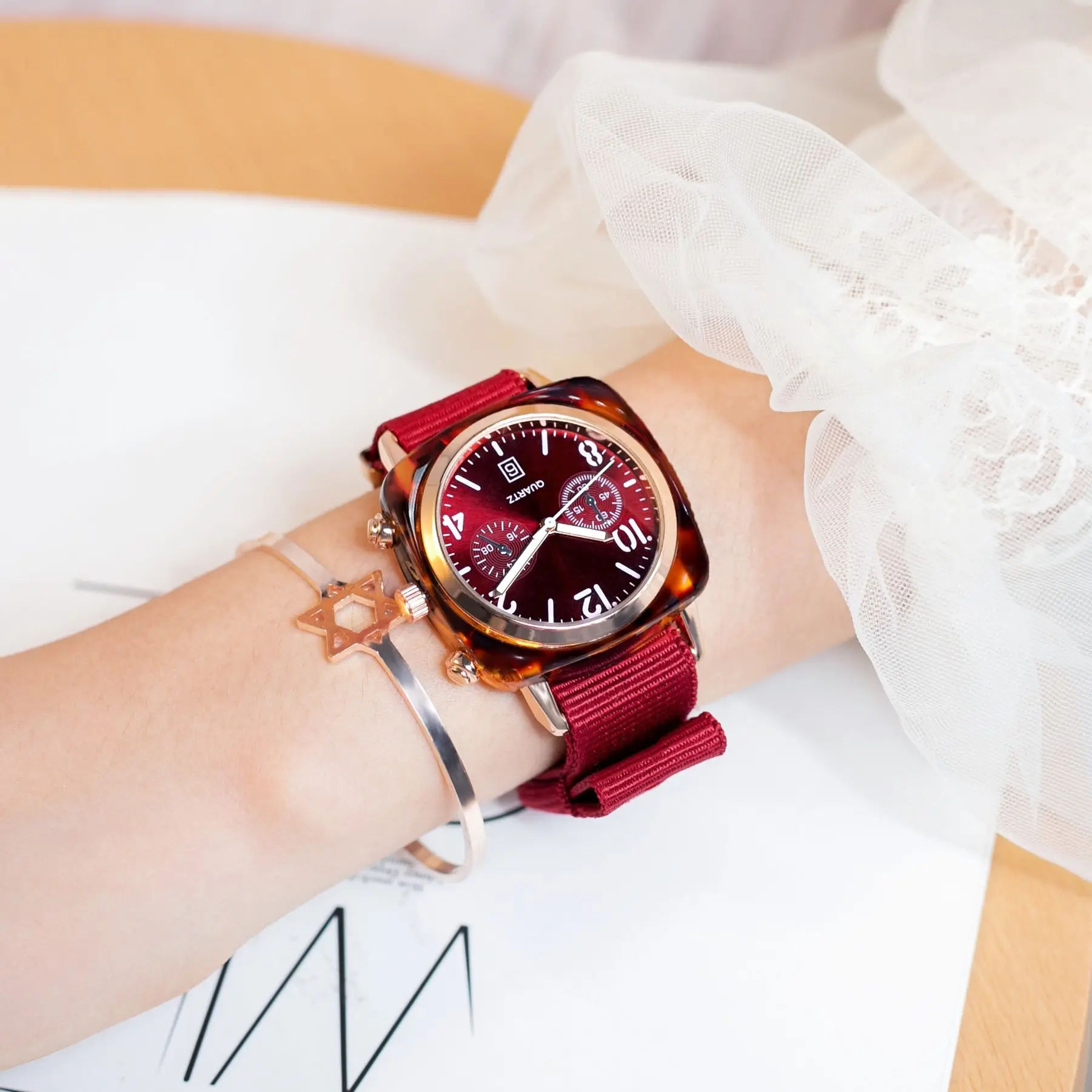 

Large Dial Canvas Zhou Dongyu Same Watch Female Online Influencer Couple Men's Watch Watch Fashion Trend Waterproof Quartz Watch