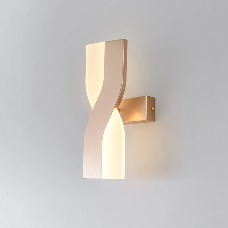 

Современный минималистичный прикроватный настенный светильник для гостиной, спальни, скандинавский Поворотный Светодиодный настенный бр...