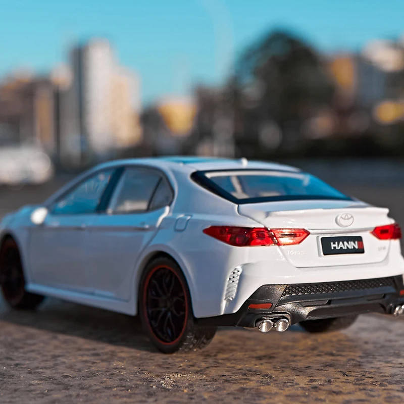 

HOBEKARS 124 Diecasts Toy Vehicles Camry Model Car Simulation Alloy Metal Car Toy With Light Sound For Collection Decoration