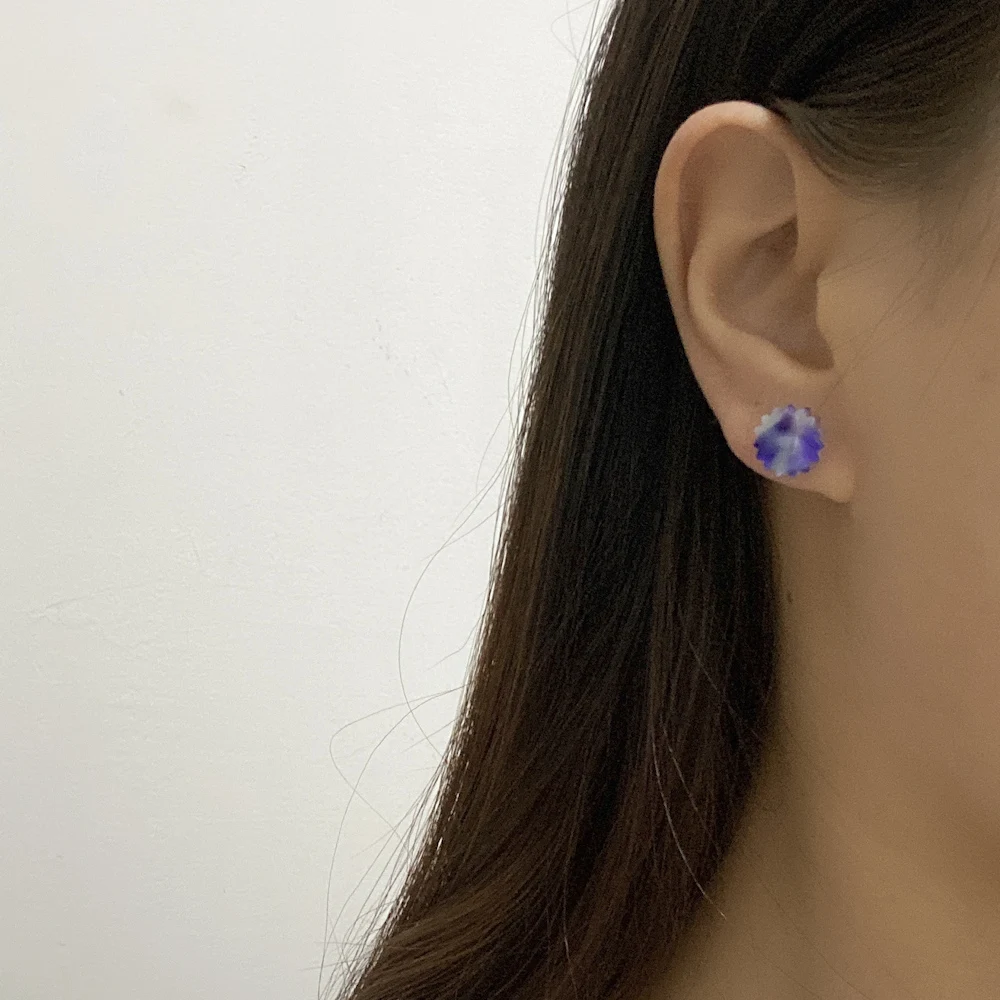 BEAUTY LAYER Красочные смолы Маленькие серьги-шпильки модного утверждения Геометрические круглые для женщин Праздничные ювелирные изделия в подарок.